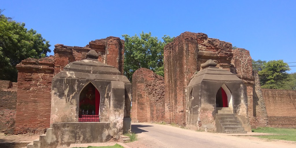 Tharabar Gate, Bagan